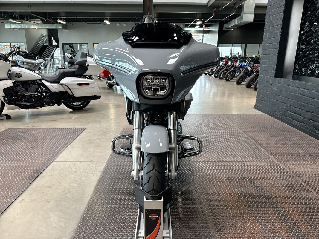 Street Glide®