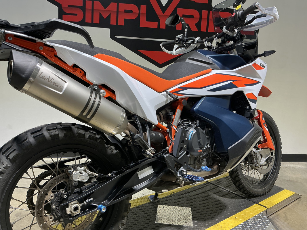 890 Adventure R