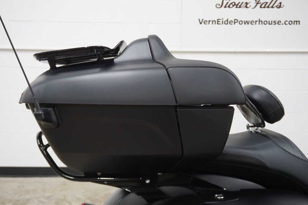 Pursuit Dark Horse Premium Package