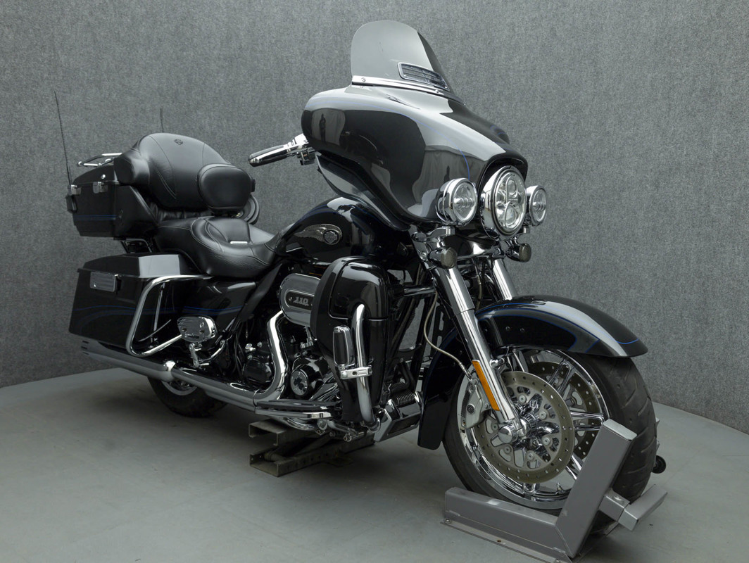 CVO® Ultra Classic® Electra Glide® 110th Anv. Ed.