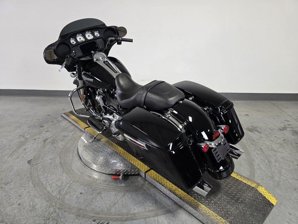 Street Glide®