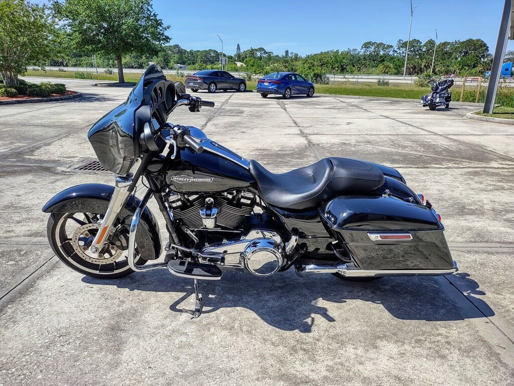 Street Glide®