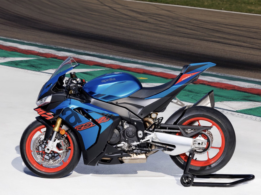 RSV4 1100