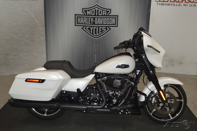 Street Glide®