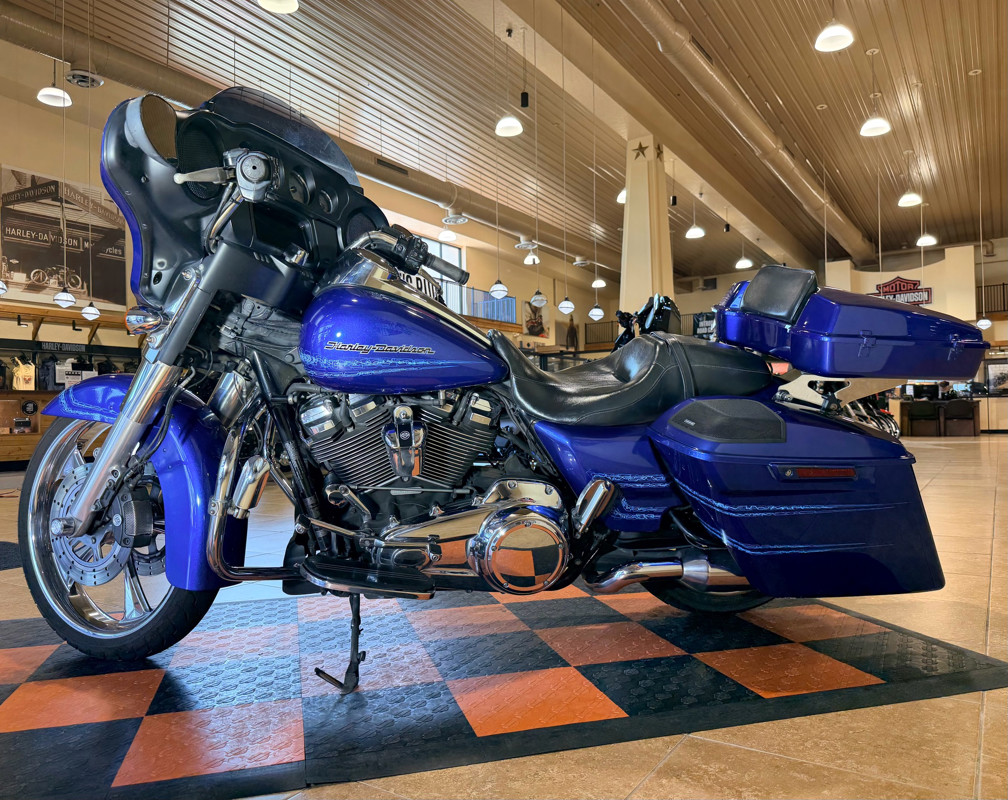 Street Glide®