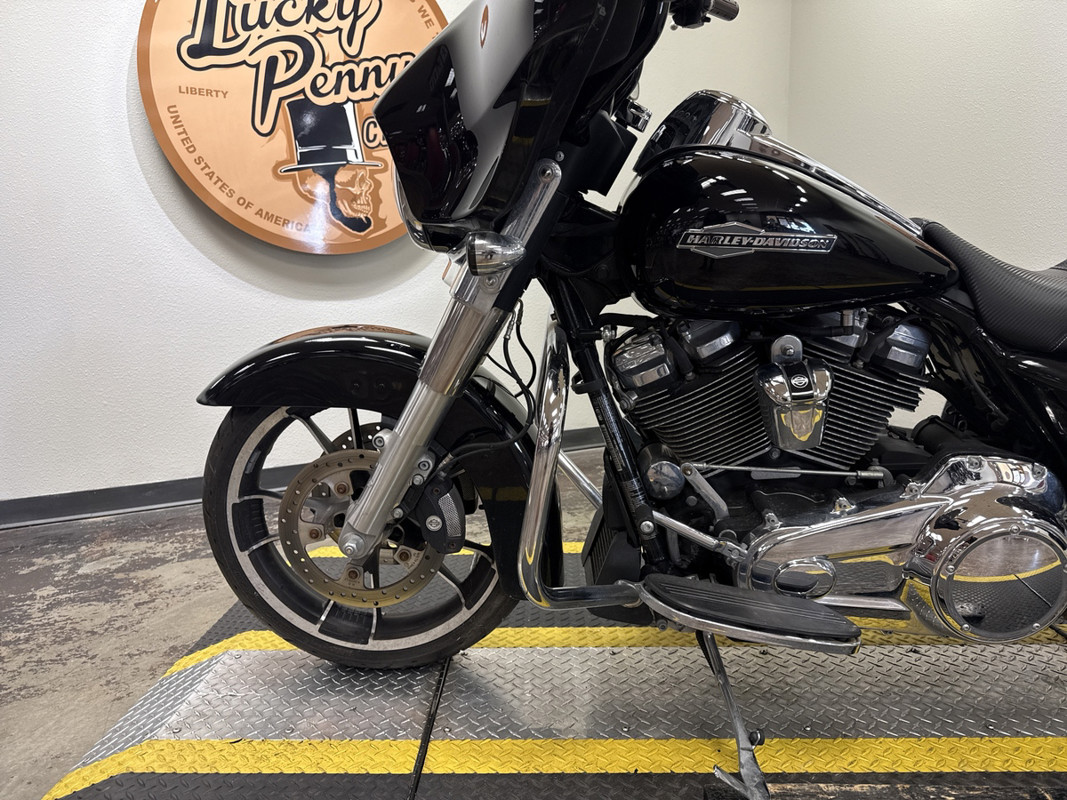 Street Glide®