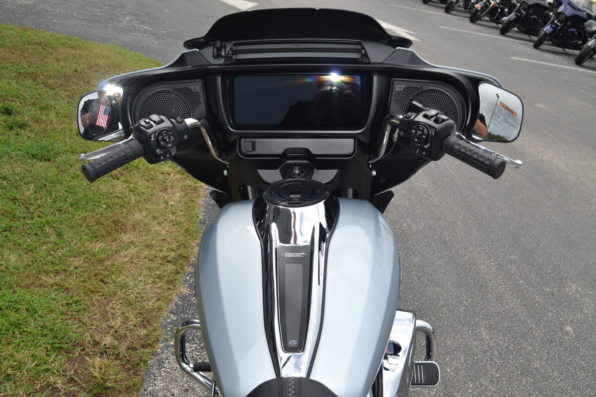 Street Glide®