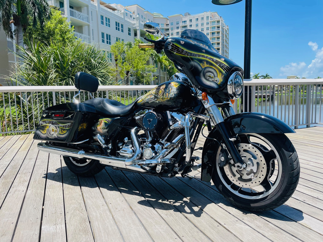 Street Glide®