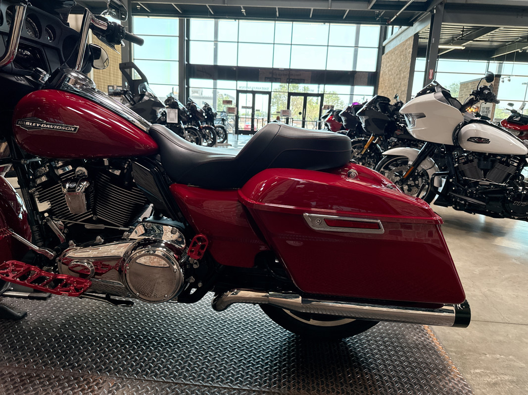 Street Glide®