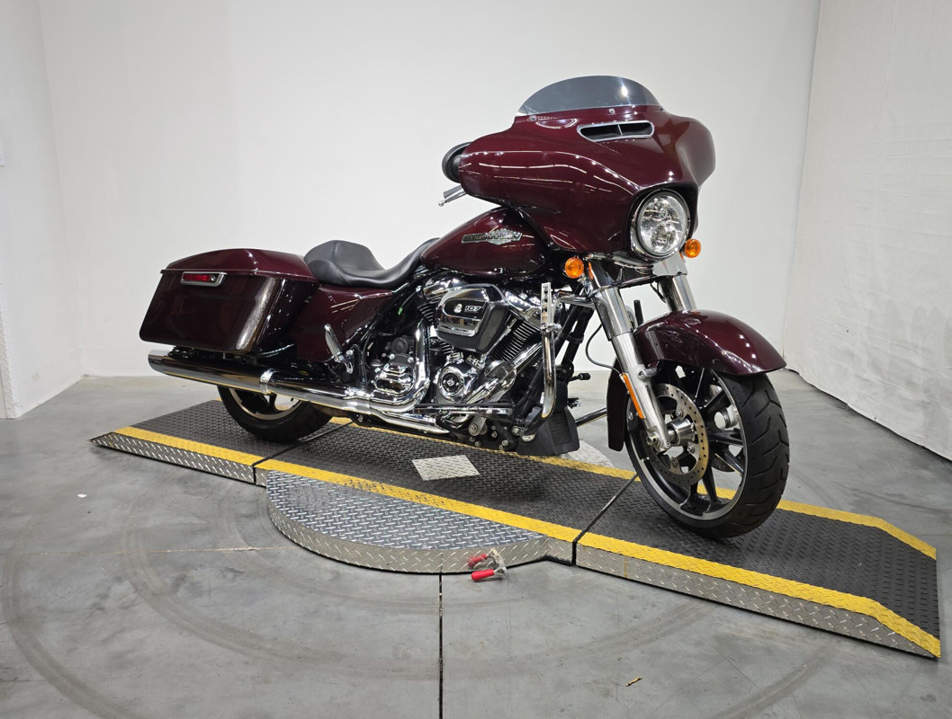 Street Glide®