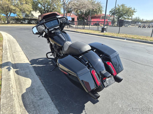 Street Glide®