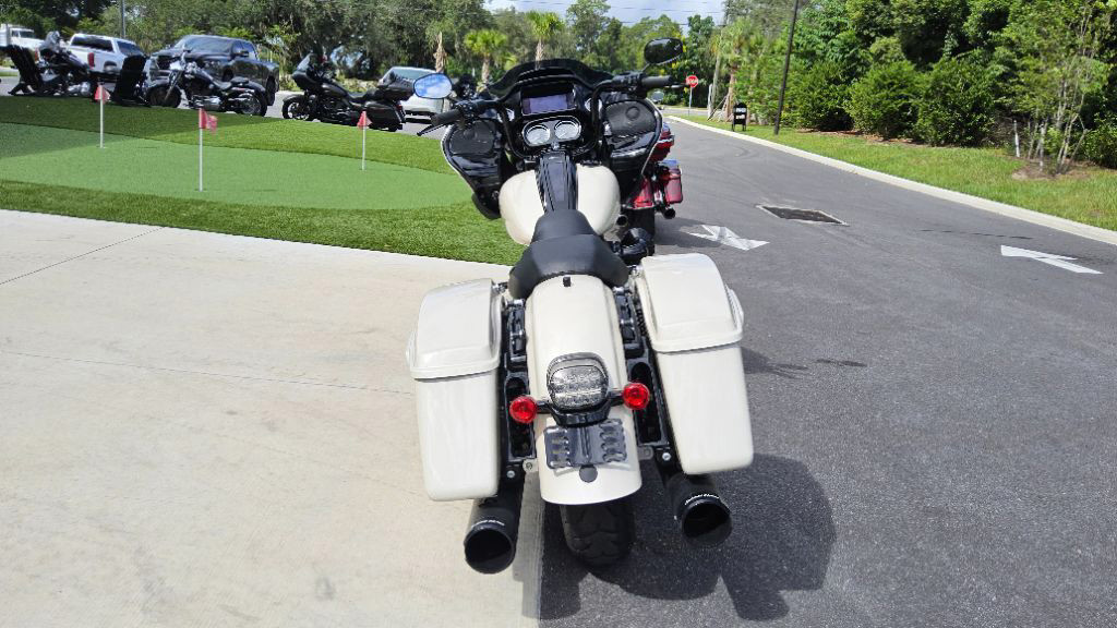 Road Glide®
