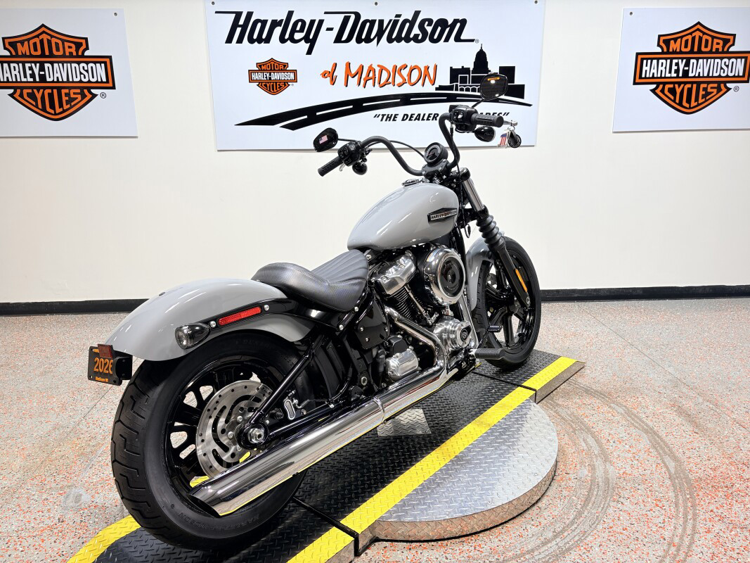 Street Bob®