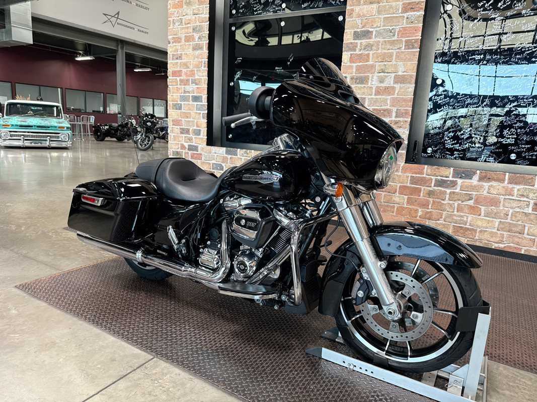 Street Glide®