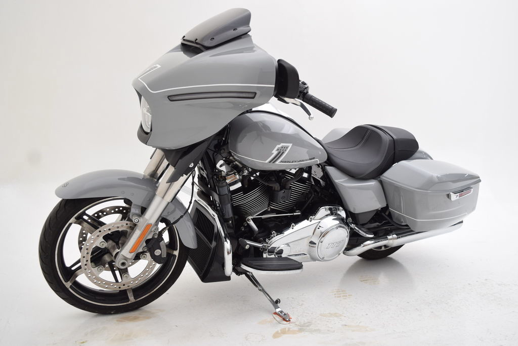 Street Glide®