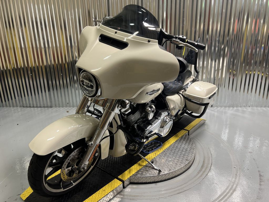 Street Glide®