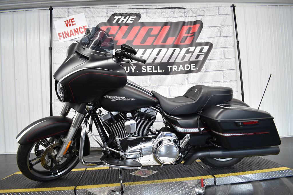 Street Glide®