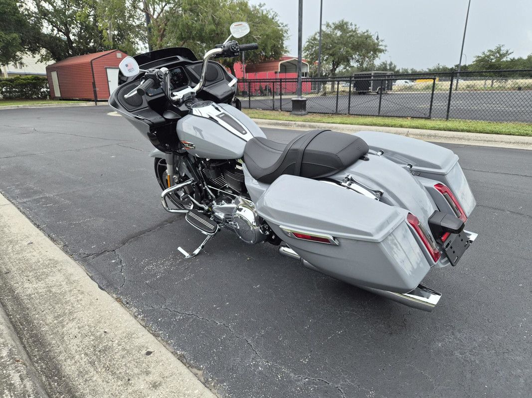 Road Glide®