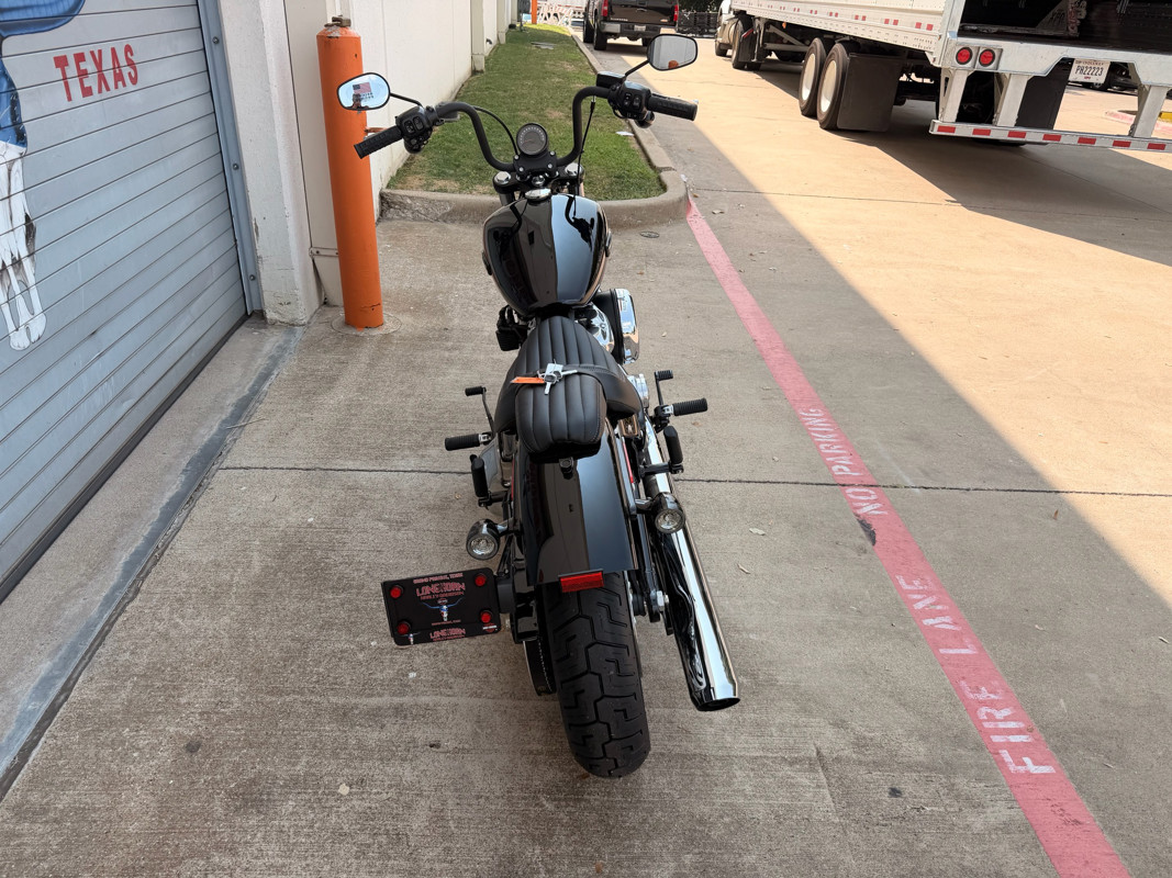 Street Bob®