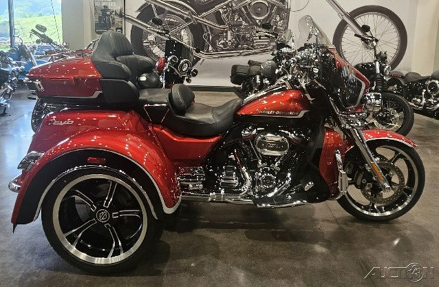 CVO® Tri Glide® Ultra
