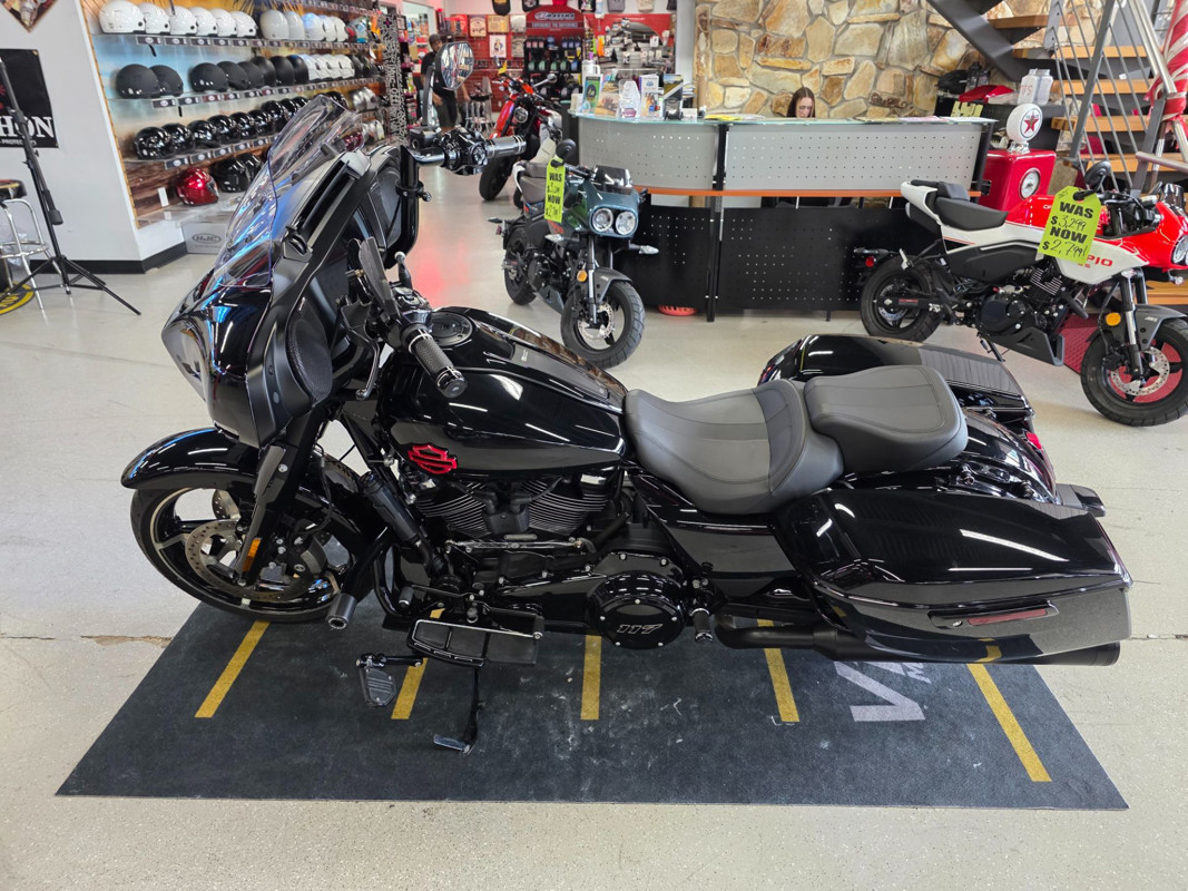 Street Glide®