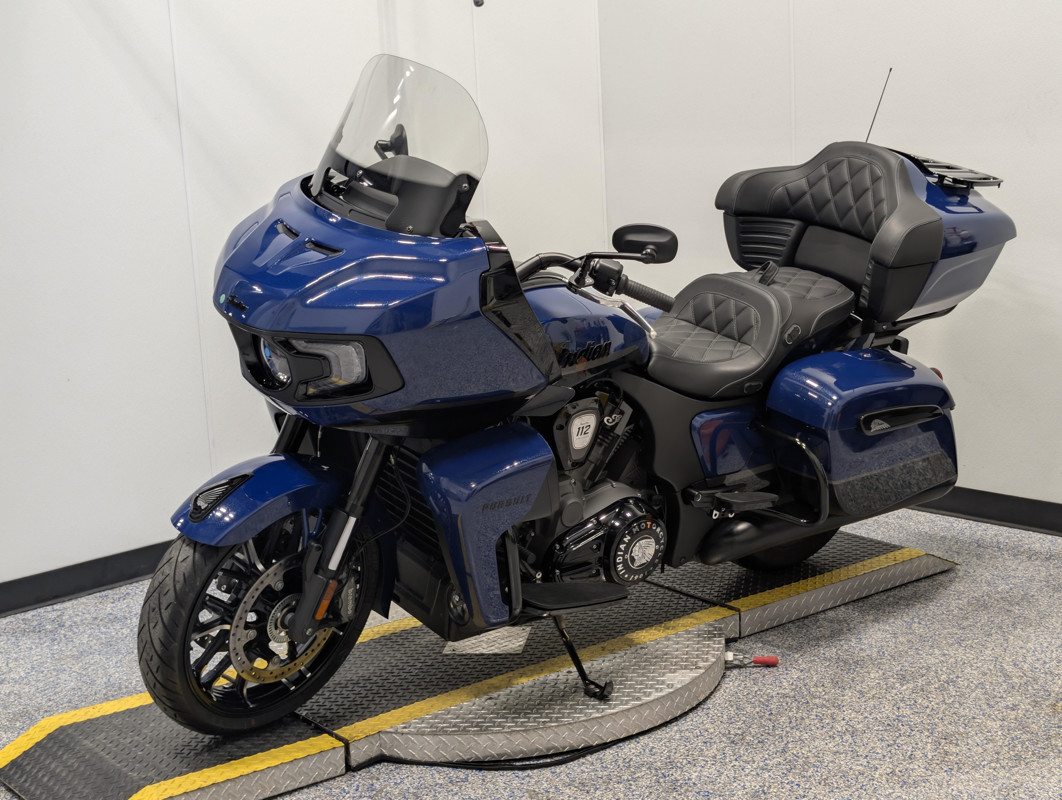 Pursuit Dark Horse 112