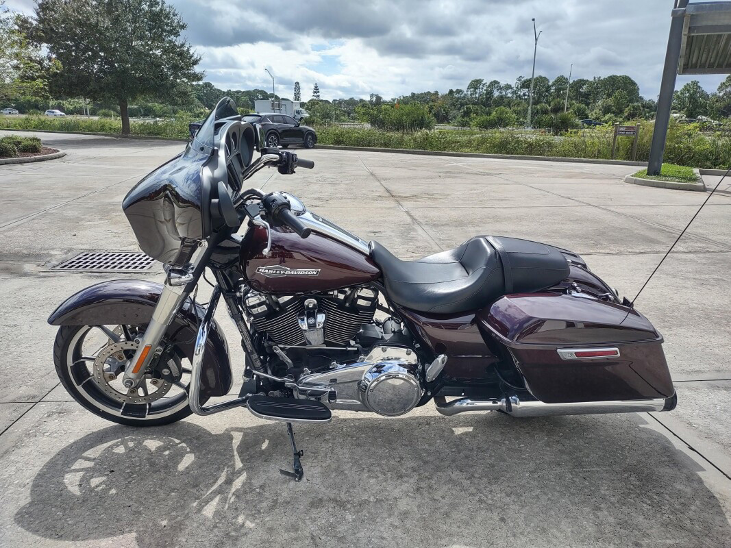 Street Glide®