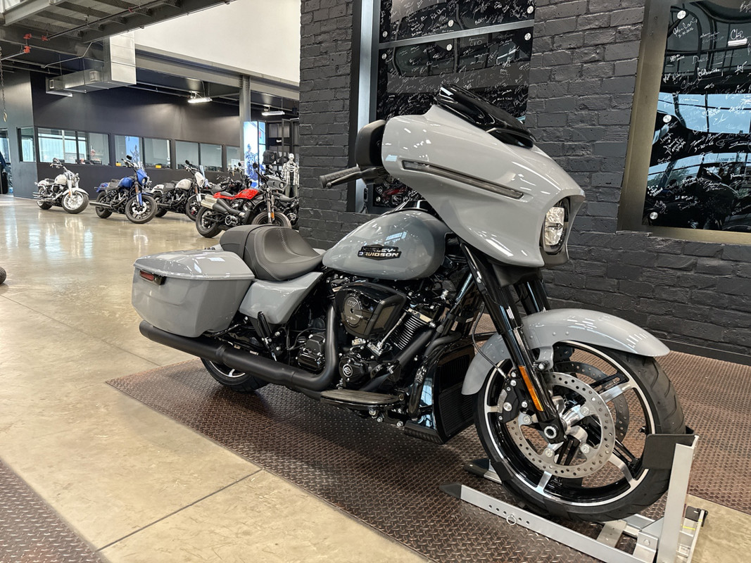 Street Glide®