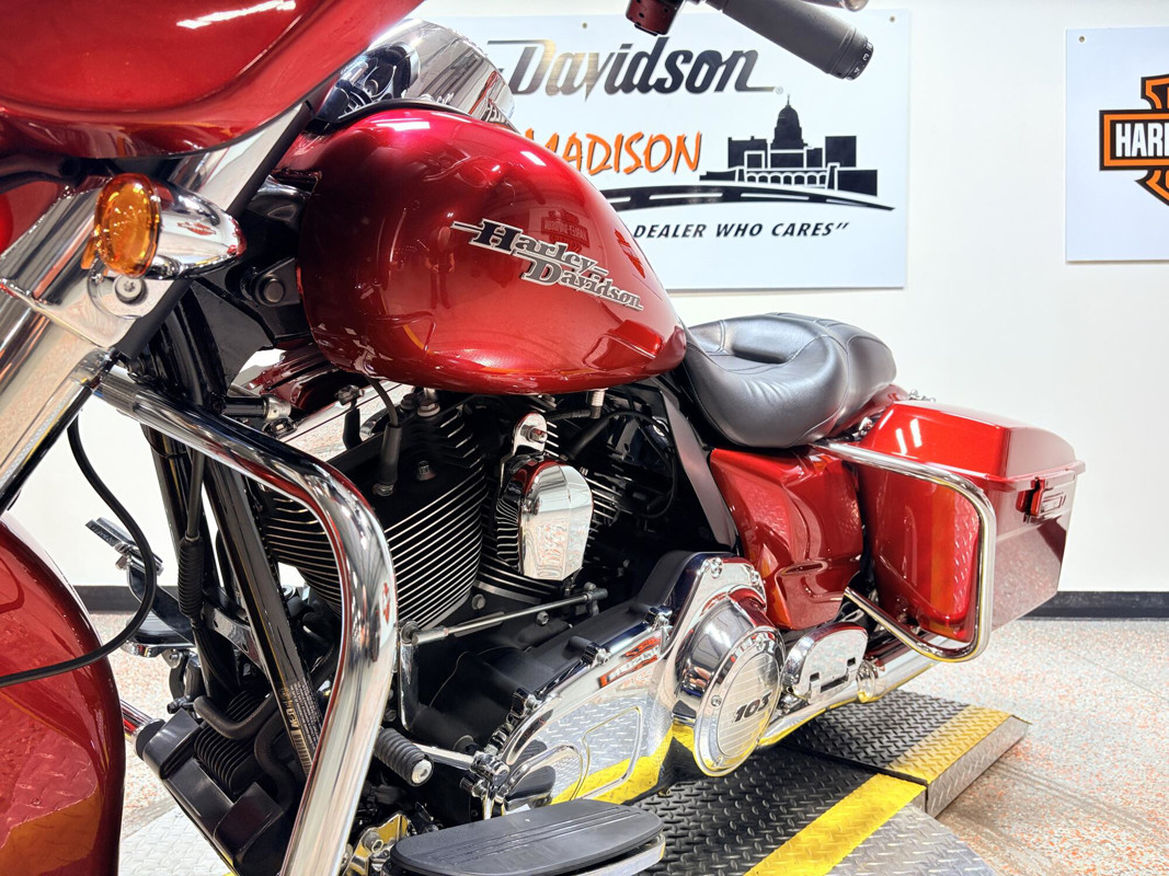 Street Glide®