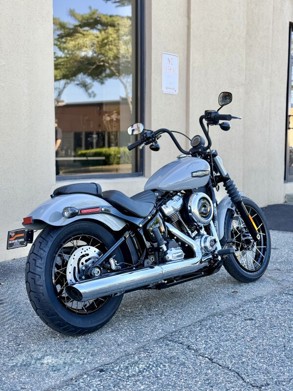 Street Bob®