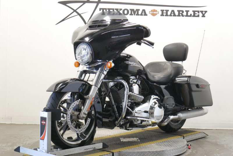 Street Glide®