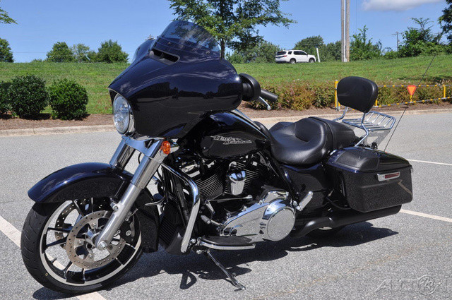 Street Glide®