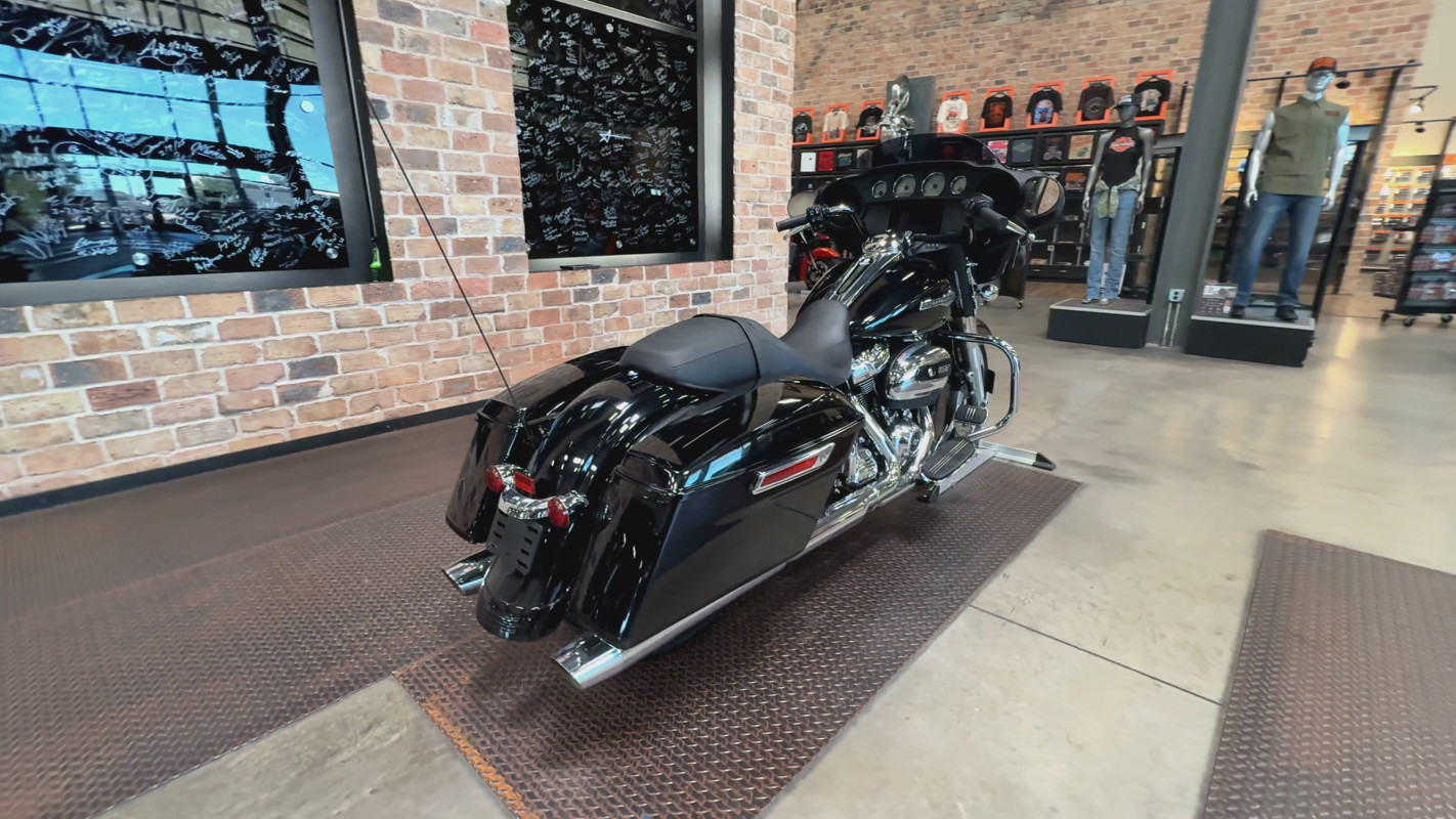 Street Glide®