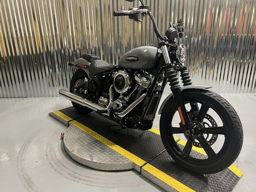 Street Bob®