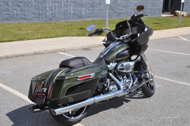 Road Glide®