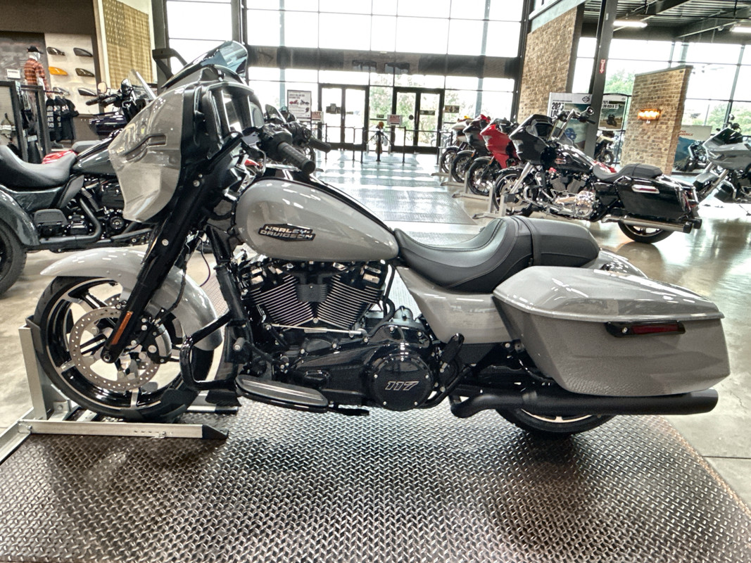 Street Glide®