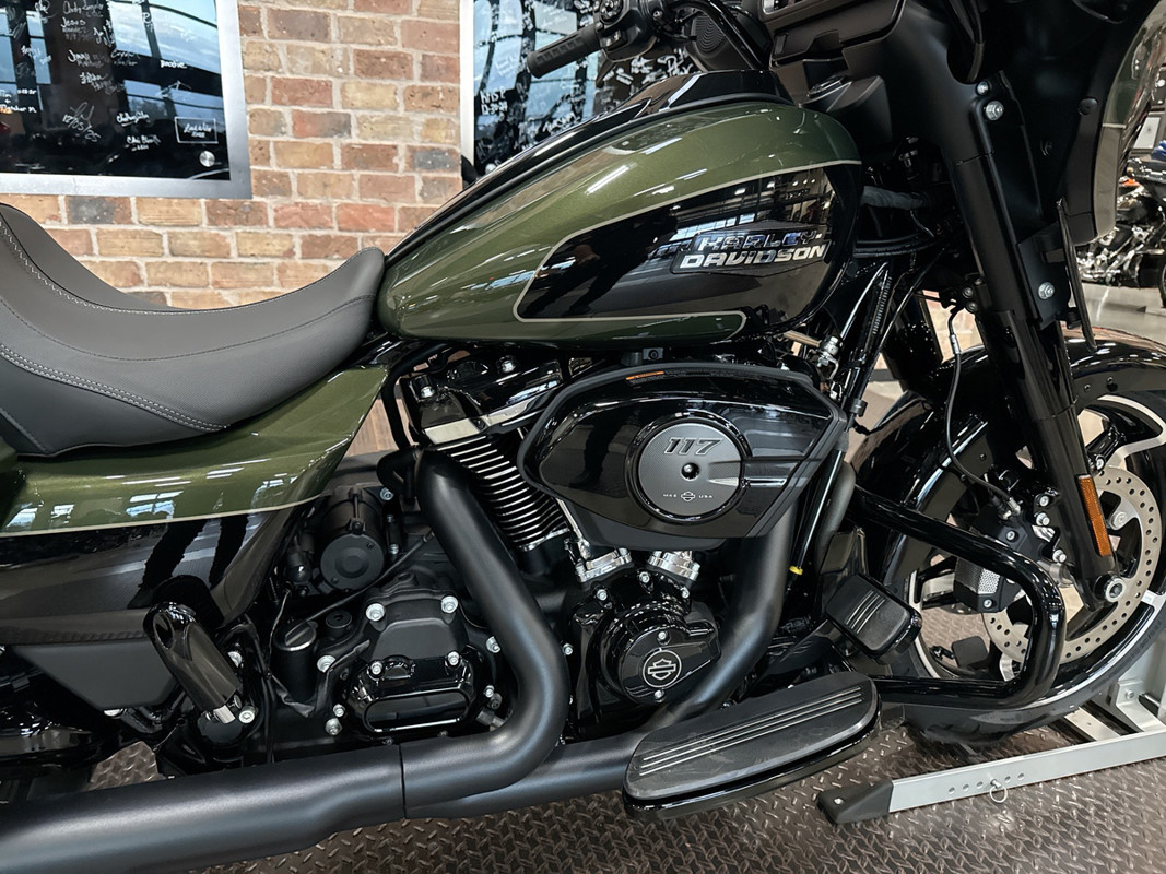 Street Glide®