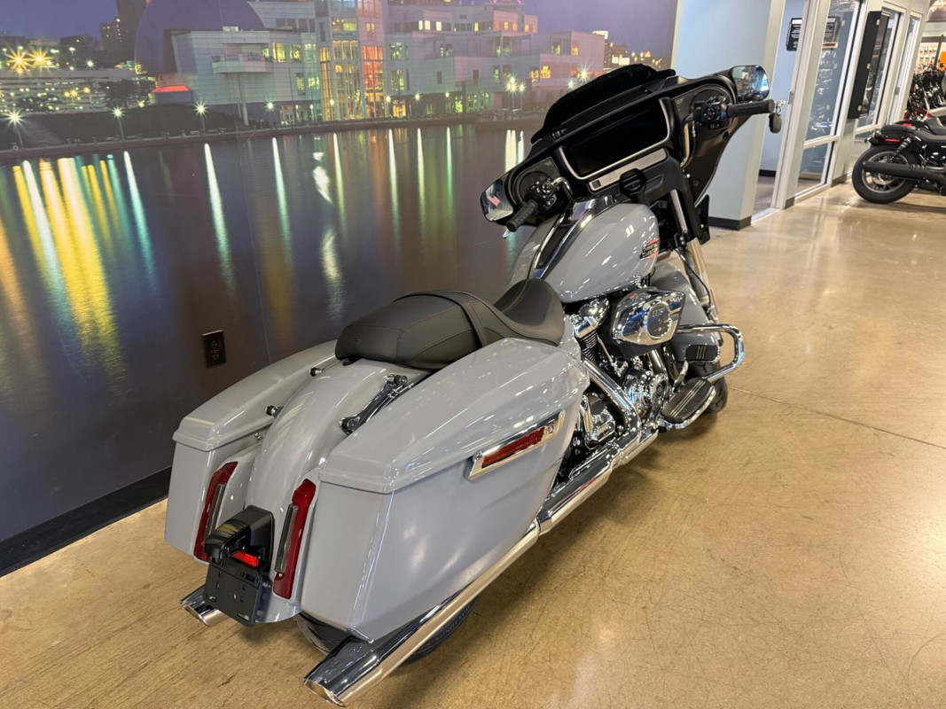 Street Glide®