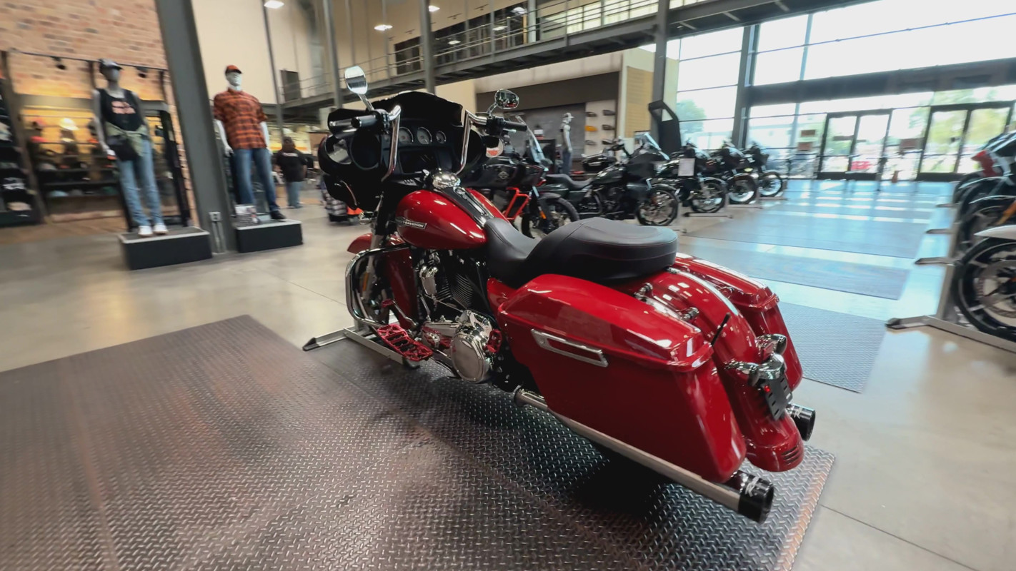 Street Glide®