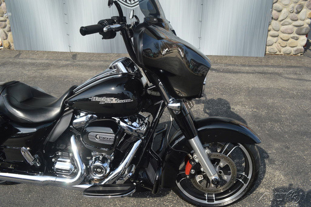 Street Glide®