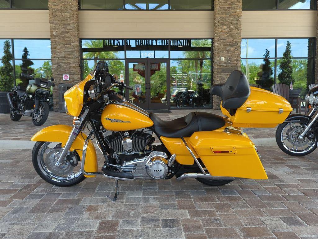 Street Glide®