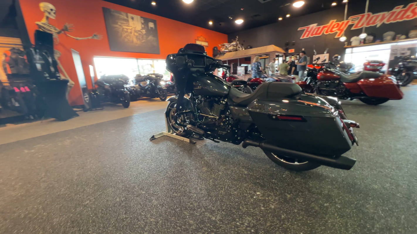 Street Glide®