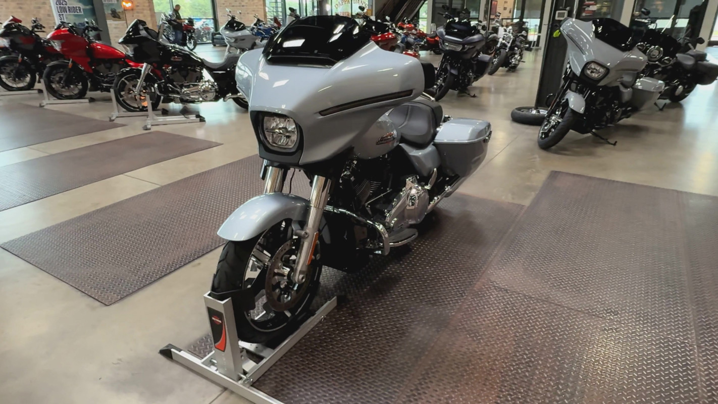Street Glide®