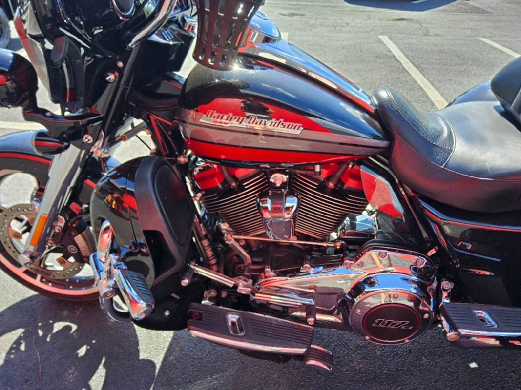 CVO Tri Glide® Ultra