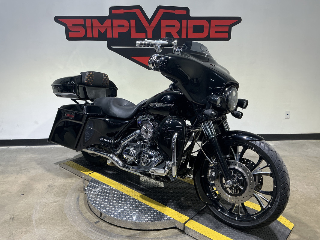 Street Glide®