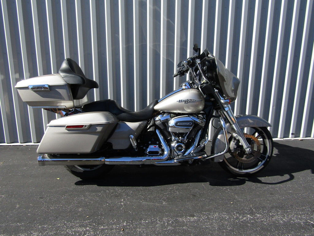Street Glide®