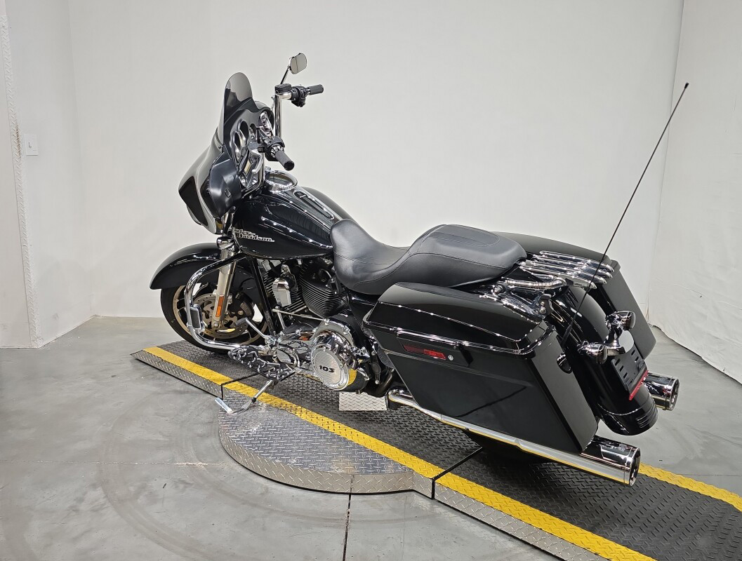 Street Glide®