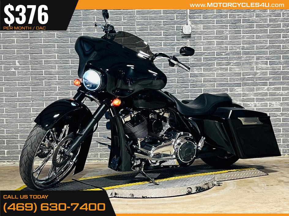 Street Glide®