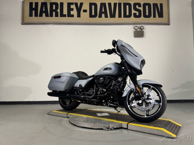 Street Glide®