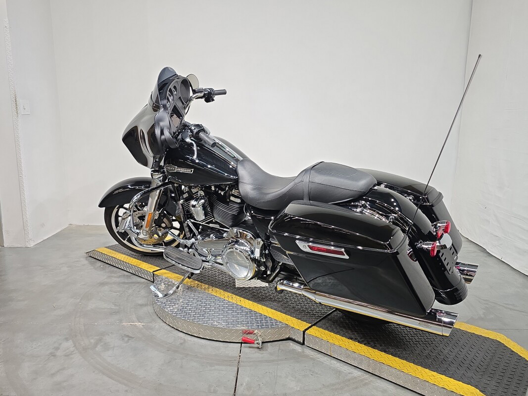 Street Glide®